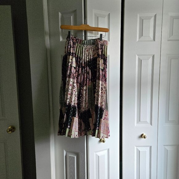 Pleated Midi Skirt with Elastic Waistband Size M - Picture 2 of 5